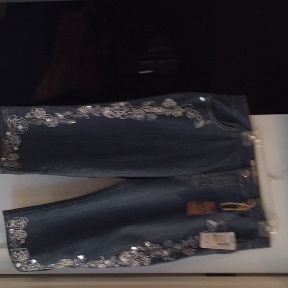 Blue jean capri’s with rhinestones and stitching - Picture 3 of 3